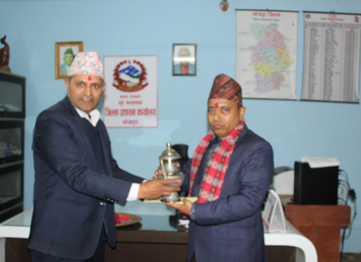 जिल्ला प्रशासन कार्यालय, तनहुँ  सरुवा भई जानुभएका प्रमुख जिल्ला अधिकारी श्री शिवलाल तिवारीज्युको फेरी भेटौला कार्यक्रम...