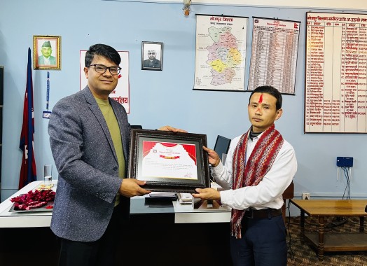 यस कार्यालयबाट असोज  महिनाको उत्कृष्ट कर्मचारी बन्न सफल हुनुभएकोमा नायव सुब्बा श्री कुमार राईज्यूलाई हार्दिक बधाई।