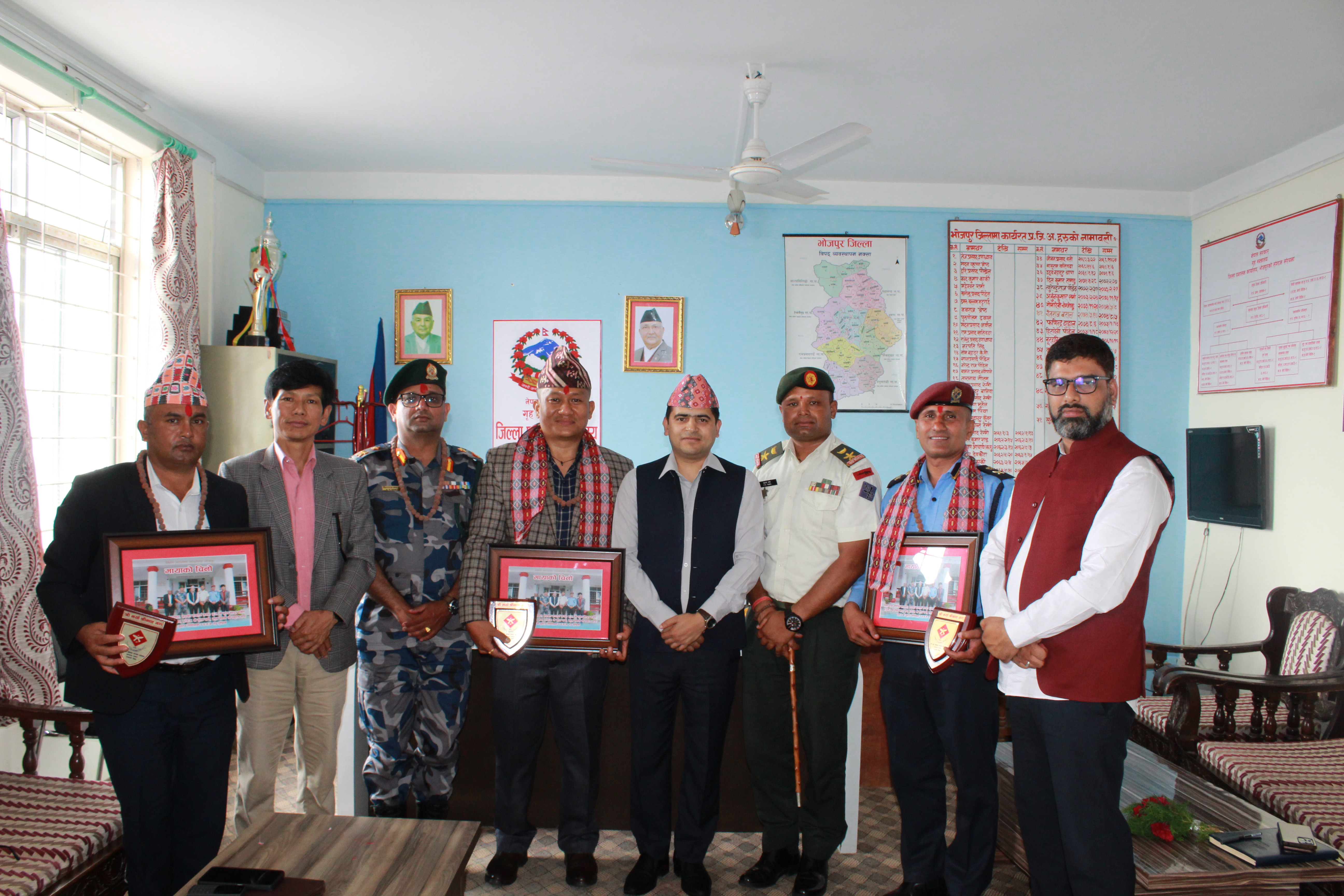 जिल्ला सुरक्षा समितिका सदस्यहरु क्रमश जिल्ला प्रहरी कार्यालय, भोजपुरको प्र.ना.उ. श्री युवराज तिमिल्सिना, स.प्र.बल, नेपाल नं. ५ गुल्म हे.क्वा. टक्सार भोजपुरका स.प्र.ना.उ. देवेन्द्र बहादुर थापा र जिल्ला सुरक्षा समितिका सदस्य सचिव श्री कृष्ण बहादुर बस्नेत यस